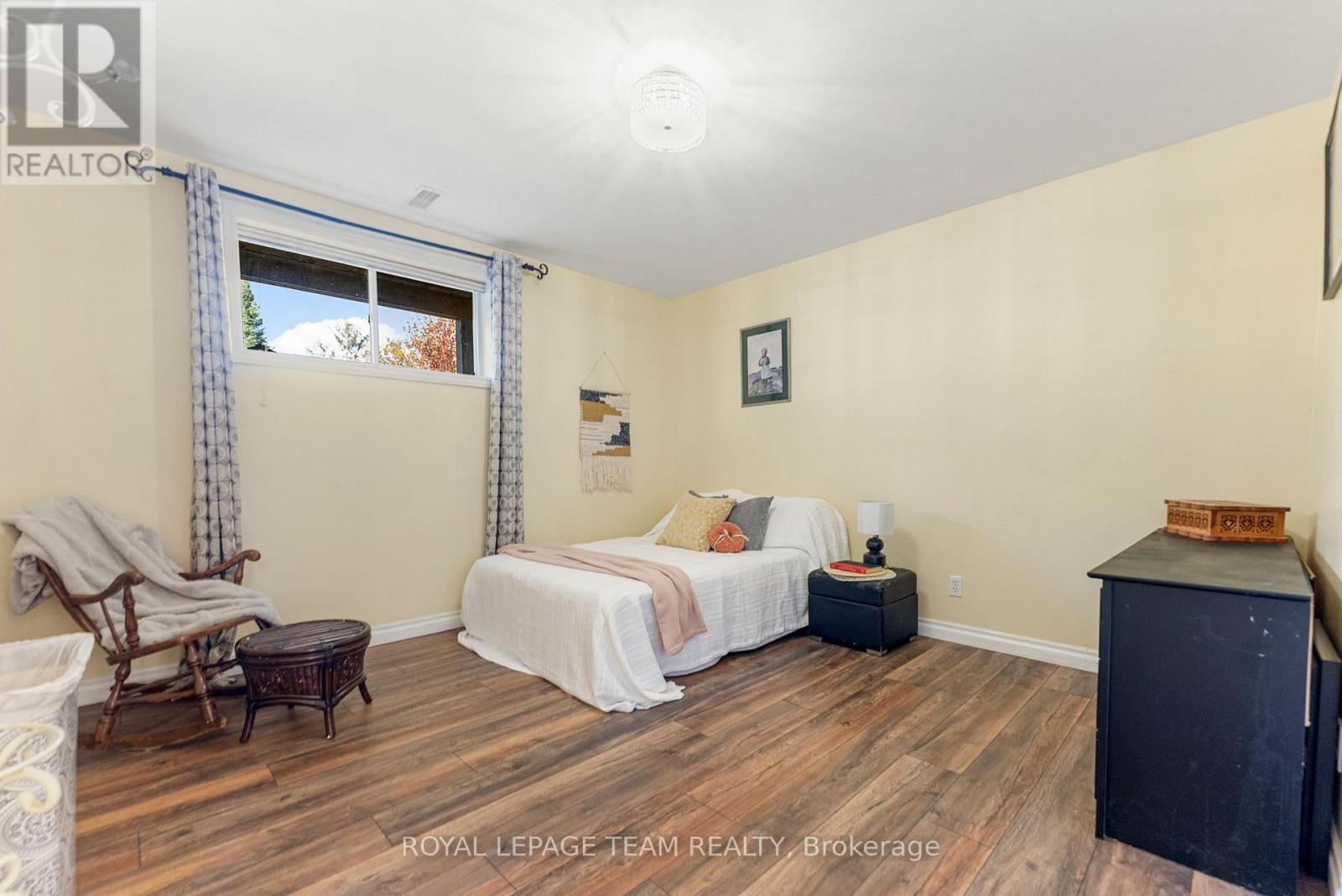 












230 OPEONGO ROAD

,
Renfrew,




Ontario
K7V2T5

