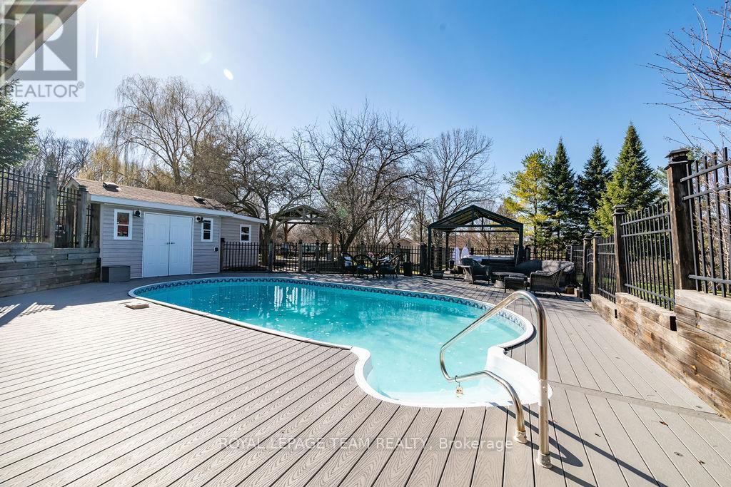 












230 OPEONGO ROAD

,
Renfrew,




Ontario
K7V2T5

