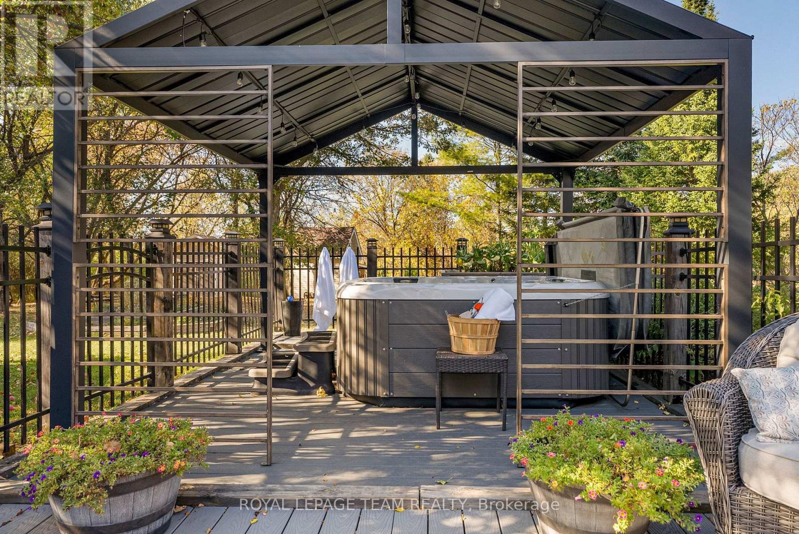 












230 OPEONGO ROAD

,
Renfrew,




Ontario
K7V2T5

