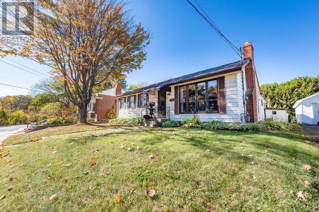 












144 OPEONGO ROAD

,
Renfrew,




Ontario
K7V2T5

