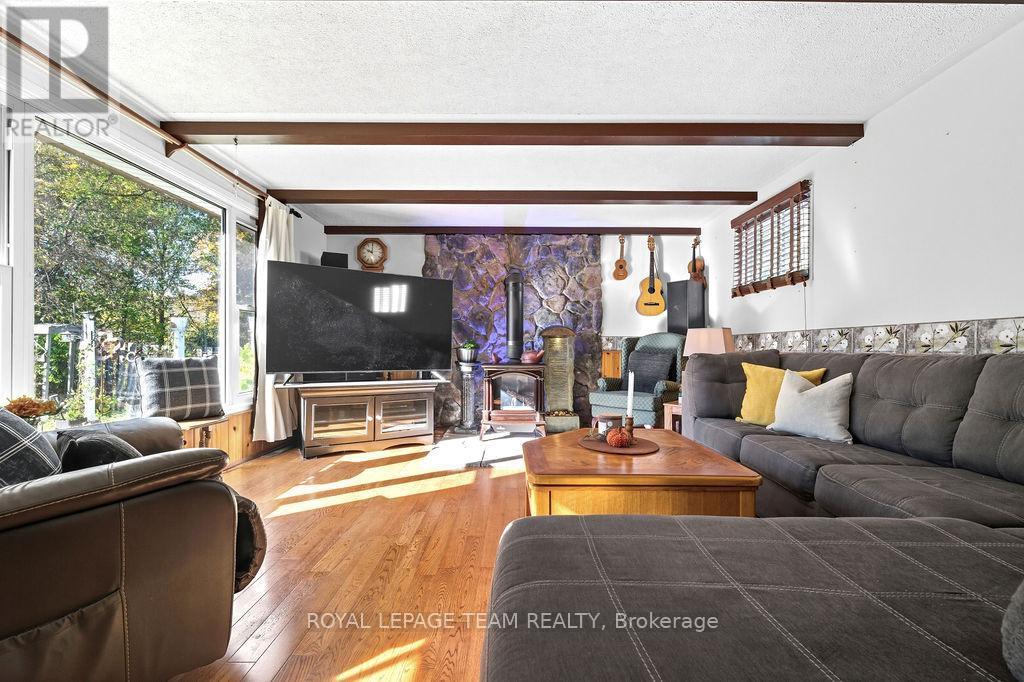 












144 OPEONGO ROAD

,
Renfrew,




Ontario
K7V2T5

