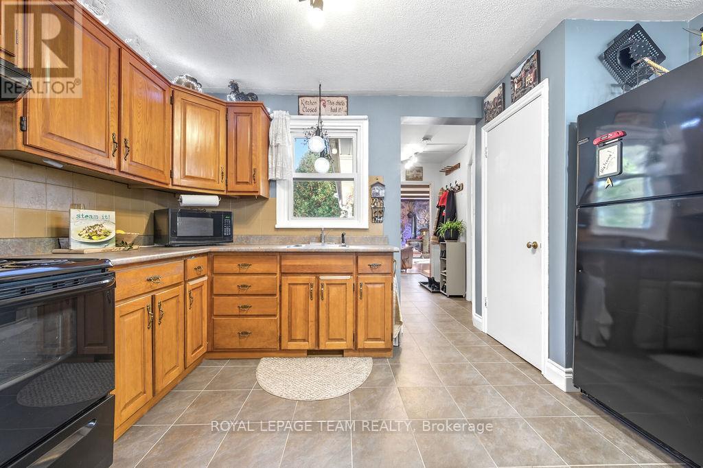 












144 OPEONGO ROAD

,
Renfrew,




Ontario
K7V2T5

