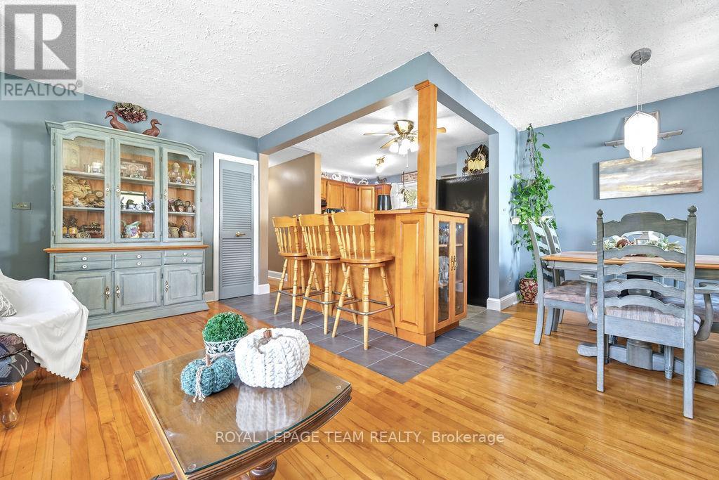 












144 OPEONGO ROAD

,
Renfrew,




Ontario
K7V2T5

