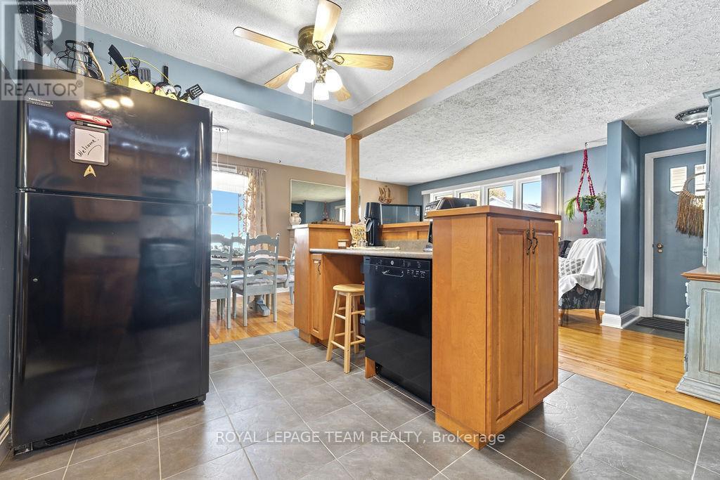 












144 OPEONGO ROAD

,
Renfrew,




Ontario
K7V2T5

