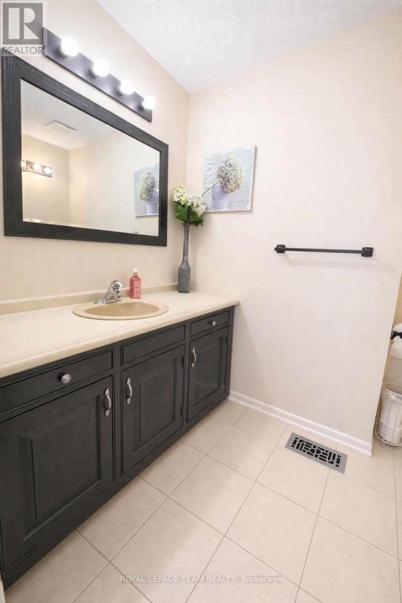 












144 OPEONGO ROAD

,
Renfrew,




Ontario
K7V2T5

