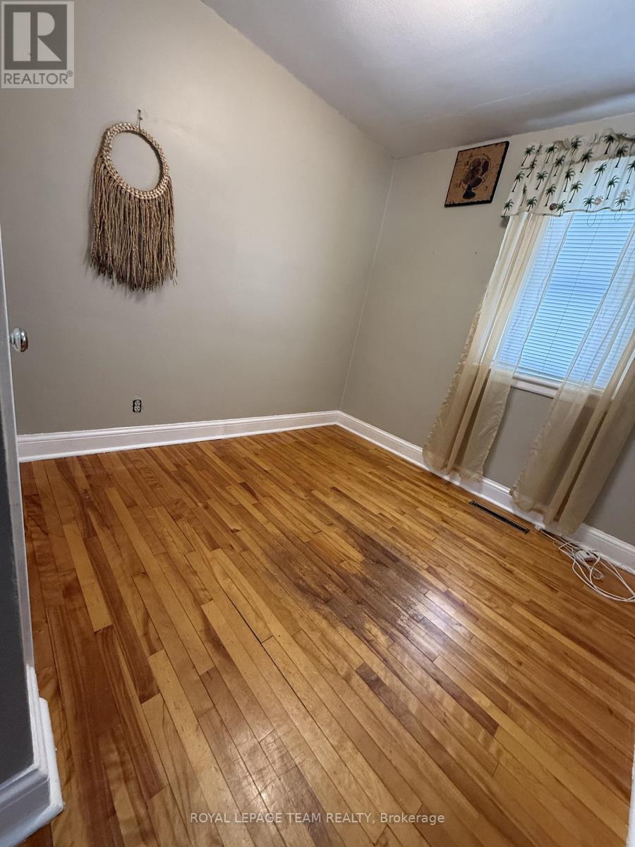 












144 OPEONGO ROAD

,
Renfrew,




Ontario
K7V2T5

