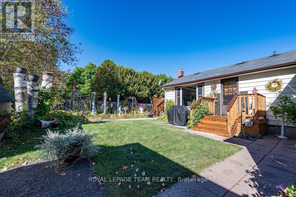 












144 OPEONGO ROAD

,
Renfrew,




Ontario
K7V2T5

