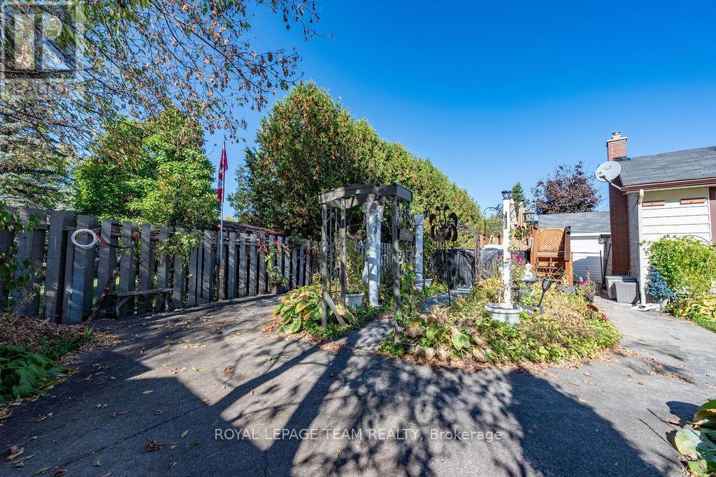 












144 OPEONGO ROAD

,
Renfrew,




Ontario
K7V2T5

