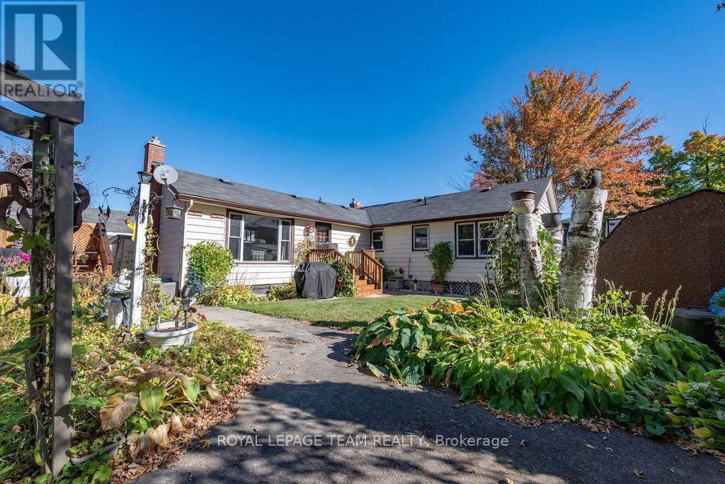 












144 OPEONGO ROAD

,
Renfrew,




Ontario
K7V2T5

