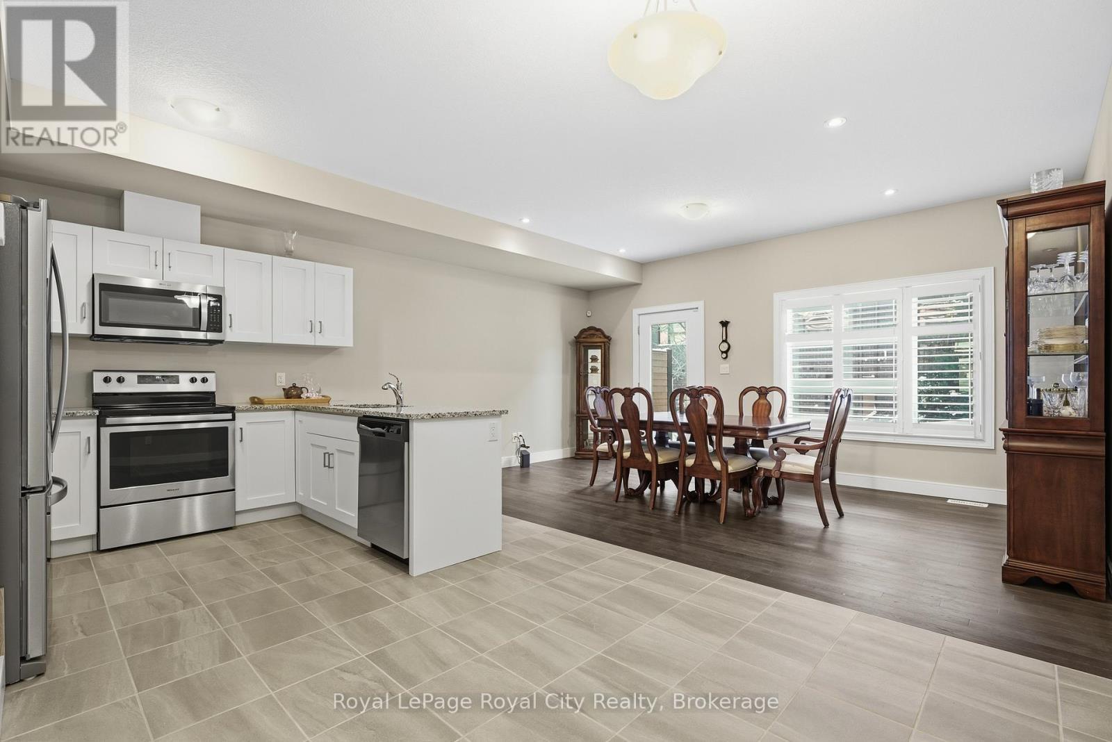 












88 - 60 ARKELL ROAD

,
Guelph (Kortright East),




Ontario
N1L1G8

