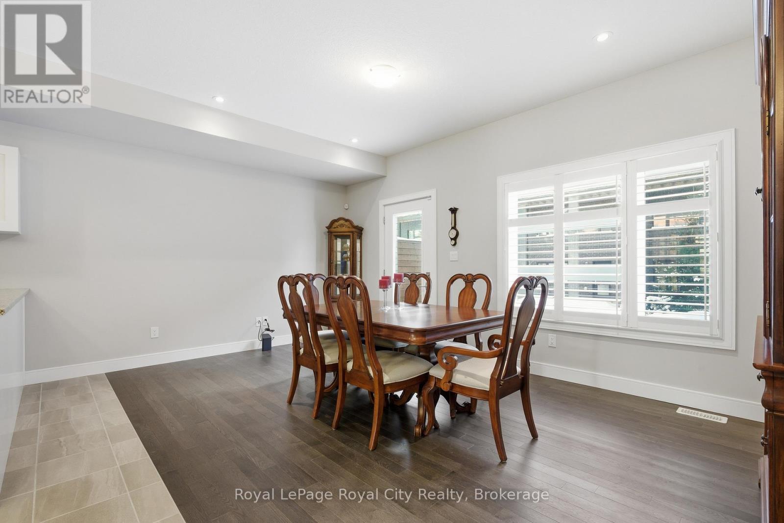 












88 - 60 ARKELL ROAD

,
Guelph (Kortright East),




Ontario
N1L1G8

