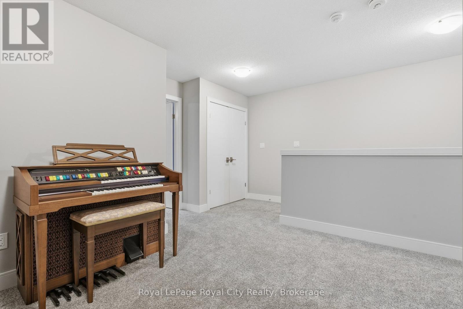 












88 - 60 ARKELL ROAD

,
Guelph (Kortright East),




Ontario
N1L1G8

