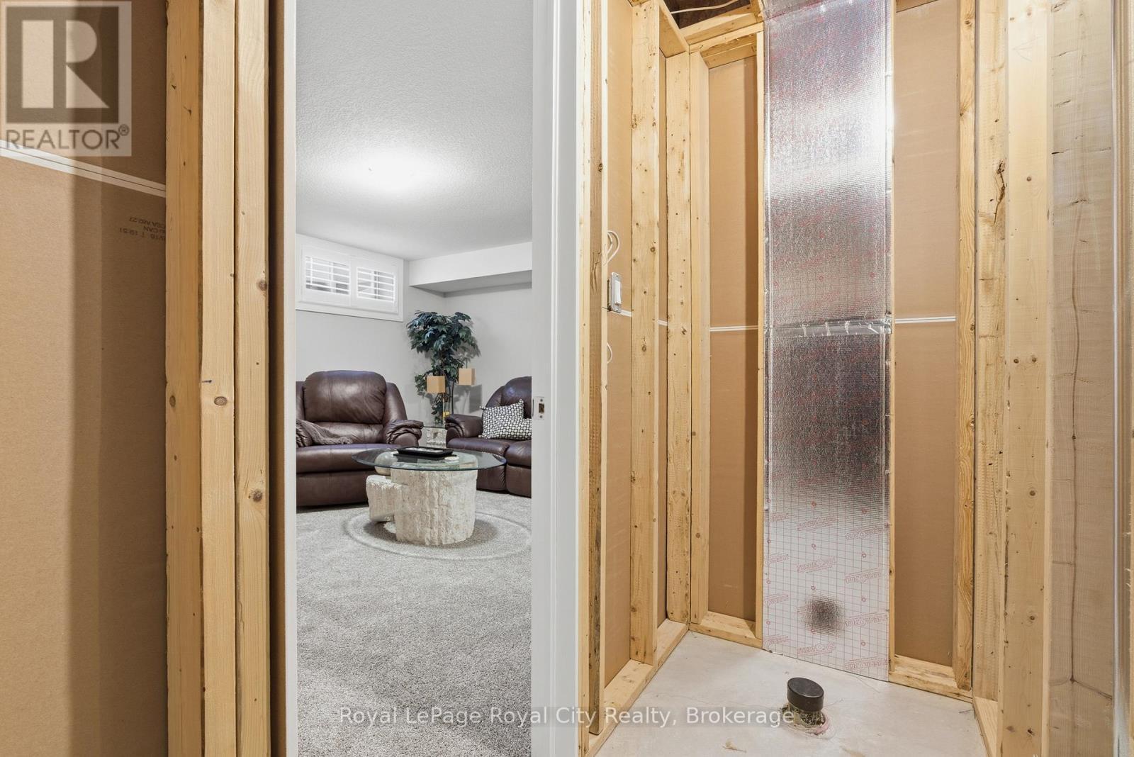 












88 - 60 ARKELL ROAD

,
Guelph (Kortright East),




Ontario
N1L1G8

