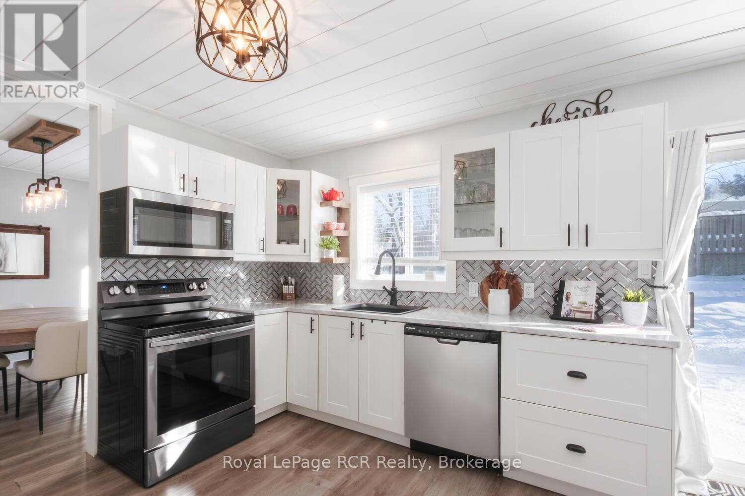 












453 8TH A AVENUE E

,
Owen Sound,




Ontario
N4K6S8

