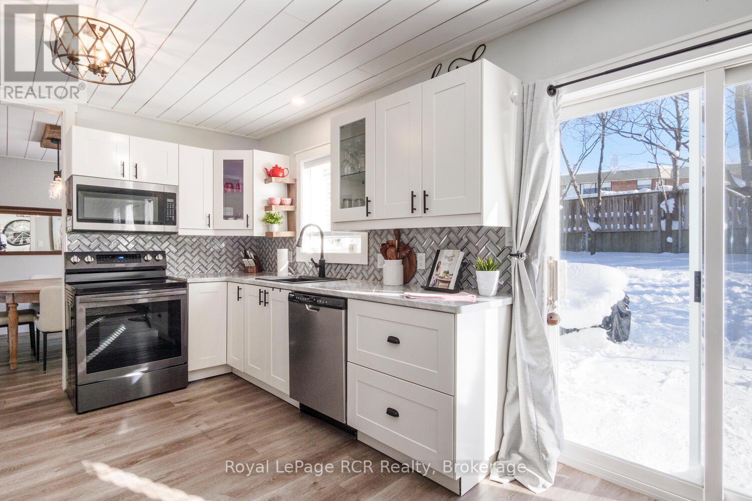 












453 8TH A AVENUE E

,
Owen Sound,




Ontario
N4K6S8

