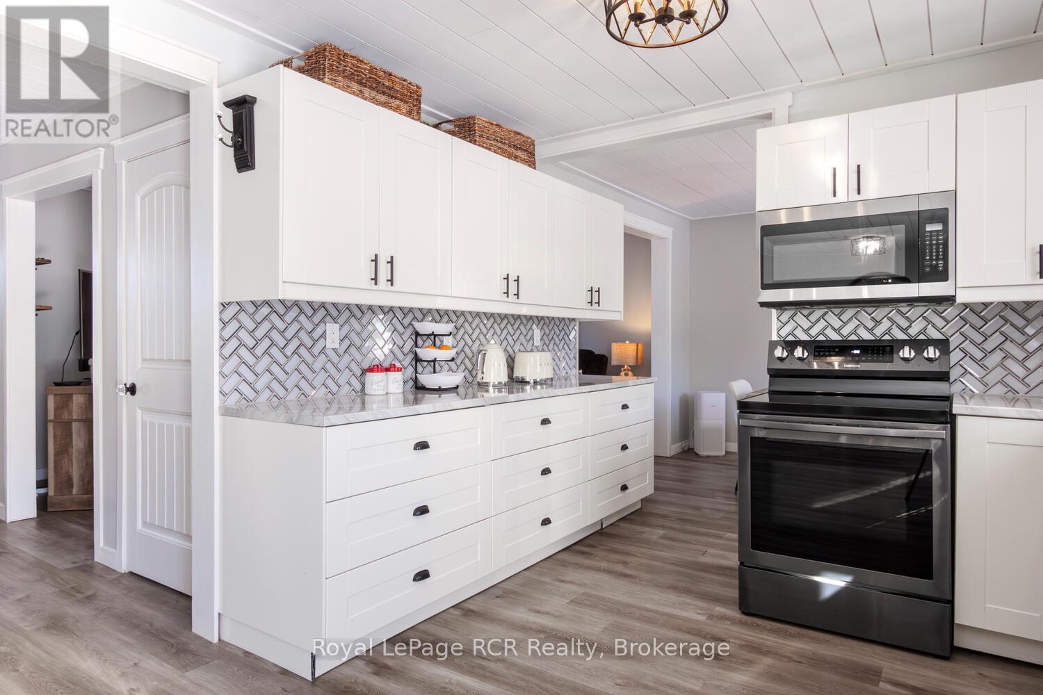 












453 8TH A AVENUE E

,
Owen Sound,




Ontario
N4K6S8

