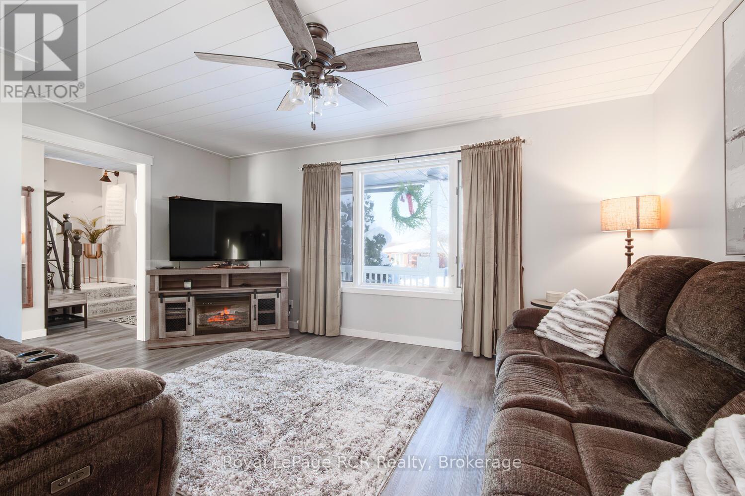 












453 8TH A AVENUE E

,
Owen Sound,




Ontario
N4K6S8

