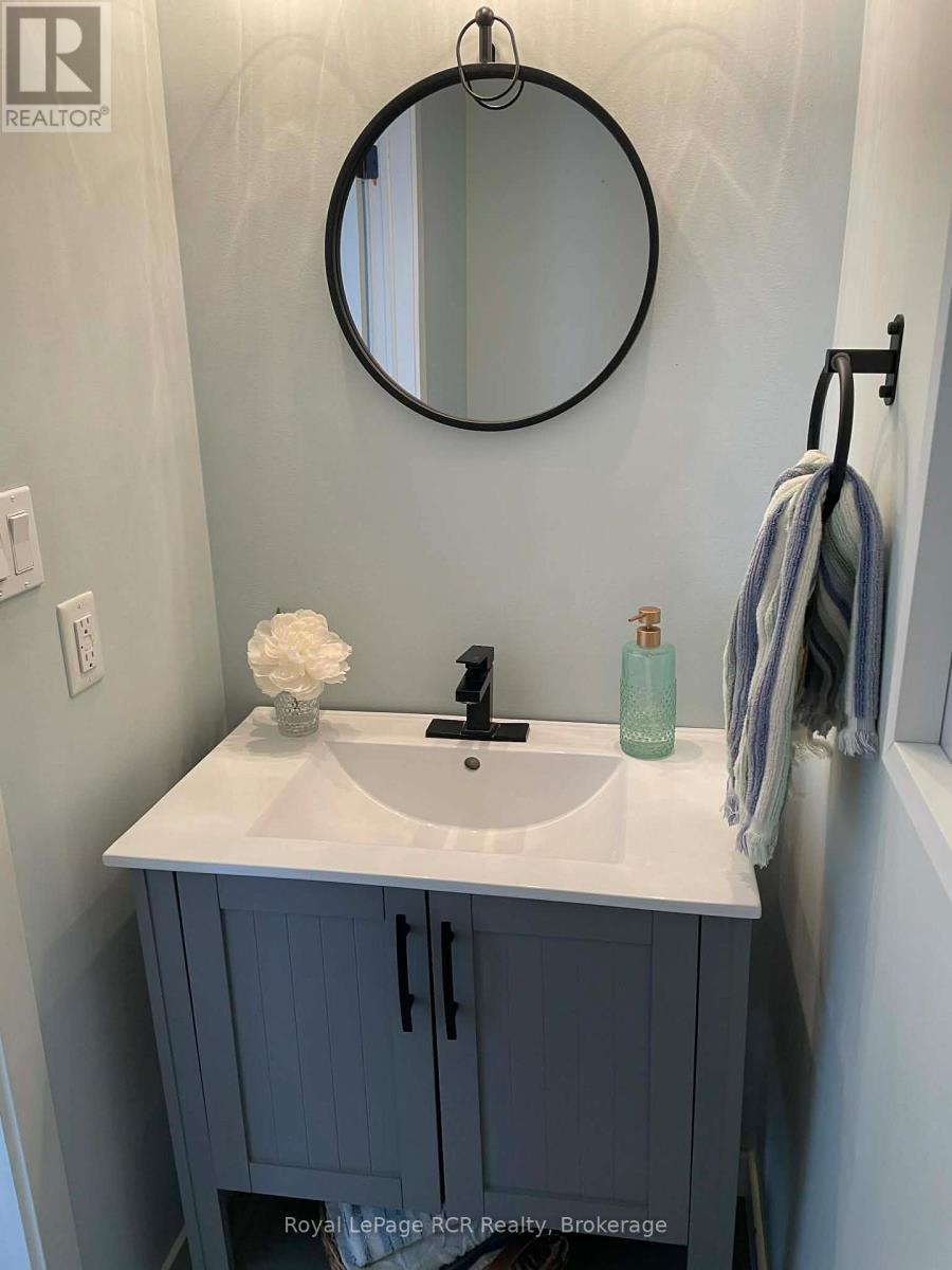 












453 8TH A AVENUE E

,
Owen Sound,




Ontario
N4K6S8

