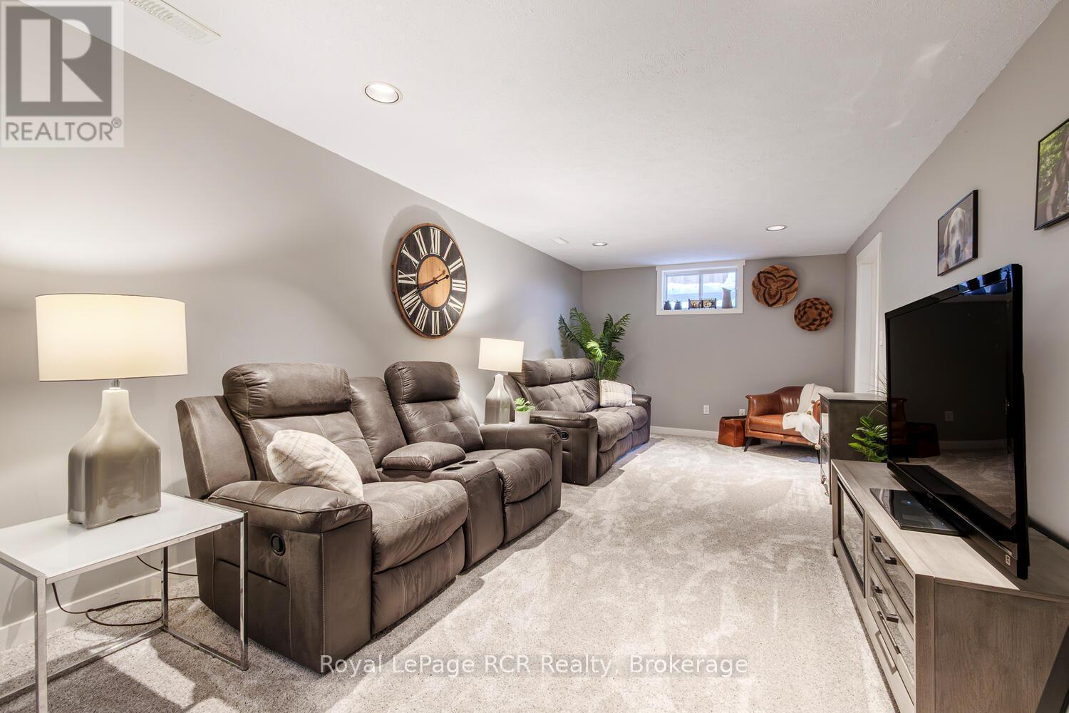 












453 8TH A AVENUE E

,
Owen Sound,




Ontario
N4K6S8

