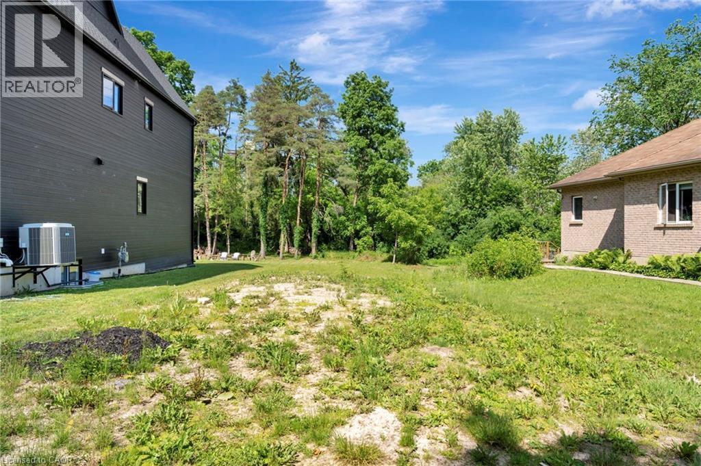 












16 MCDOUGALL Road

,
Waterloo,







Ontario
N2L2W5

