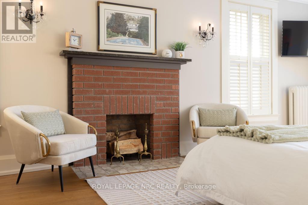 












50 HILLCREST AVENUE

,
St. Catharines (Old Glenridge),




Ontario
L2R4Y1

