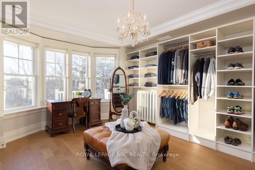 












50 HILLCREST AVENUE

,
St. Catharines (Old Glenridge),




Ontario
L2R4Y1

