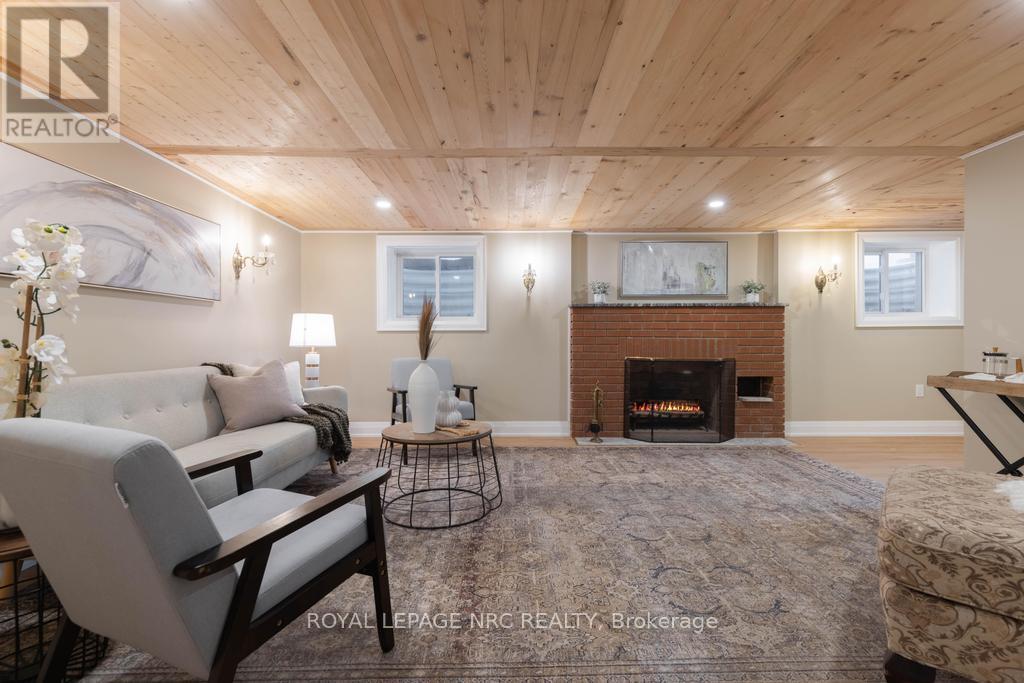 












50 HILLCREST AVENUE

,
St. Catharines (Old Glenridge),




Ontario
L2R4Y1

