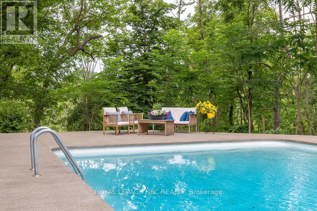 












50 HILLCREST AVENUE

,
St. Catharines (Old Glenridge),




Ontario
L2R4Y1

