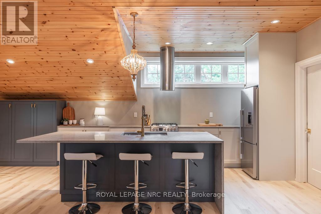 












50 HILLCREST AVENUE

,
St. Catharines (Old Glenridge),




Ontario
L2R4Y1

