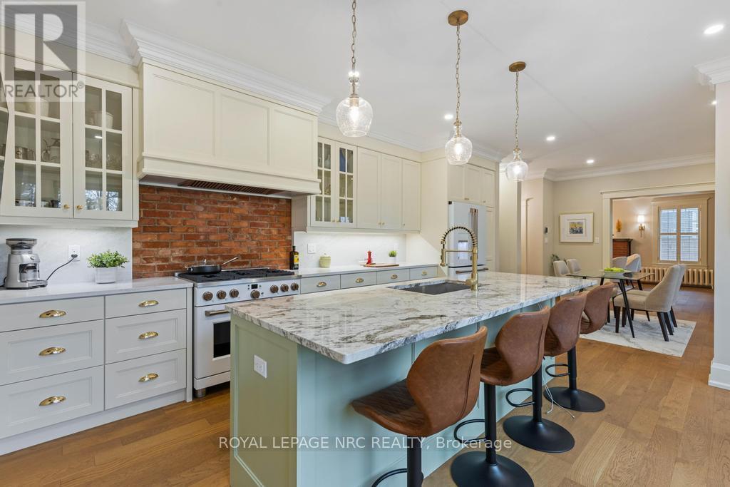 












50 HILLCREST AVENUE

,
St. Catharines (Old Glenridge),




Ontario
L2R4Y1

