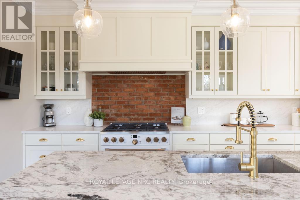 












50 HILLCREST AVENUE

,
St. Catharines (Old Glenridge),




Ontario
L2R4Y1

