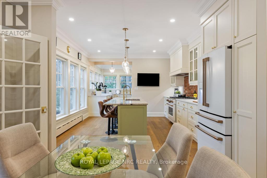 












50 HILLCREST AVENUE

,
St. Catharines (Old Glenridge),




Ontario
L2R4Y1

