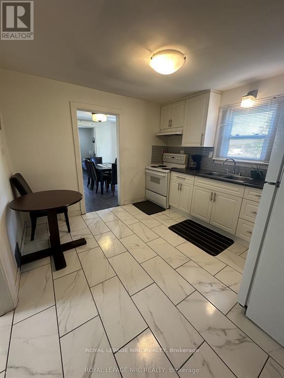 












5930 FALLSVIEW AVENUE

,
Niagara Falls (Clifton Hill),




Ontario
L2G3V5

