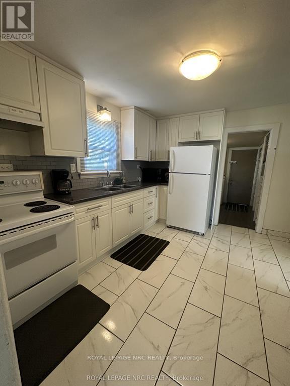 












5930 FALLSVIEW AVENUE

,
Niagara Falls (Clifton Hill),




Ontario
L2G3V5

