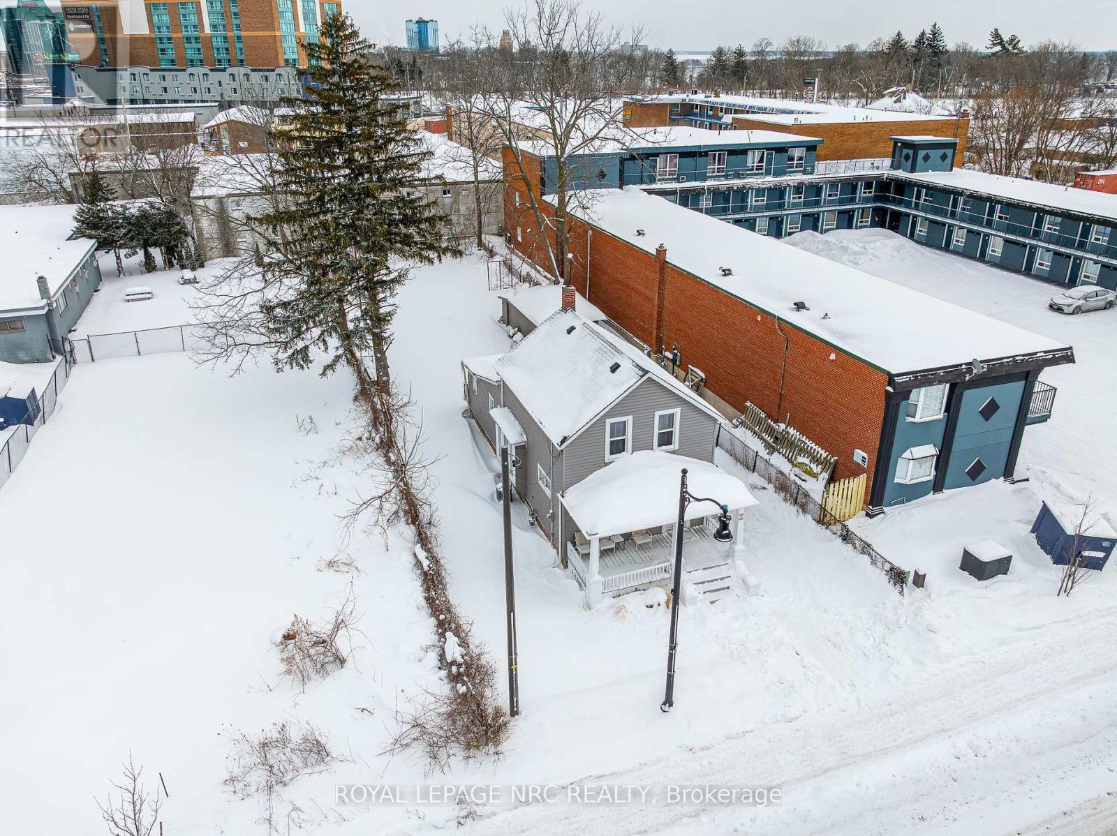 












5930 FALLSVIEW AVENUE

,
Niagara Falls (Clifton Hill),




Ontario
L2G3V5

