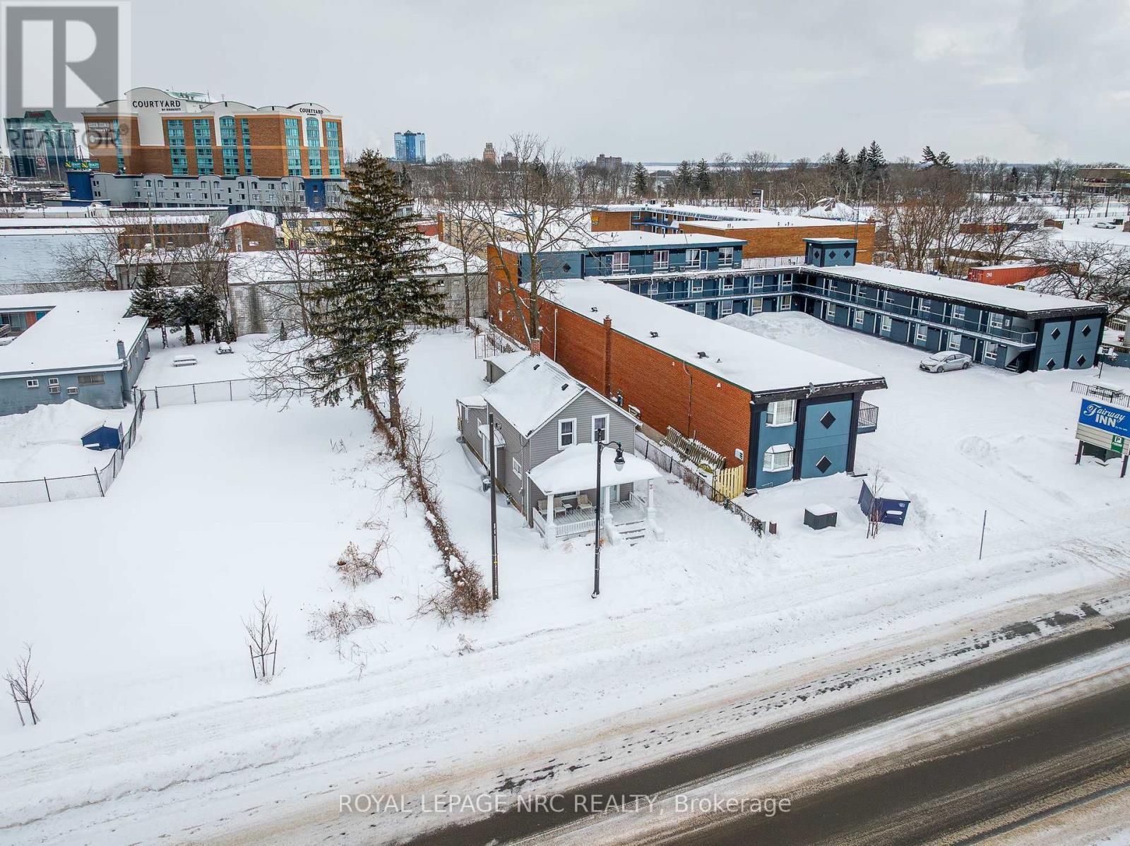 












5930 FALLSVIEW AVENUE

,
Niagara Falls (Clifton Hill),




Ontario
L2G3V5

