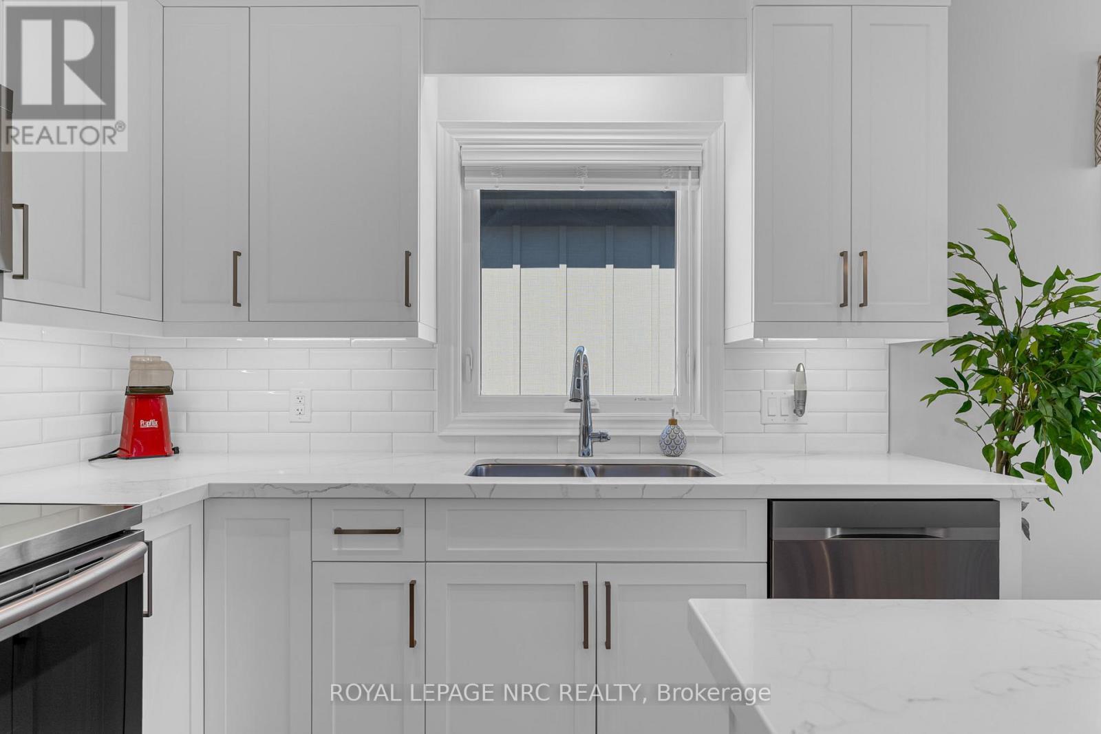 












48 - 180 PORT ROBINSON ROAD

,
Pelham (Fonthill),




Ontario
L0S1E6

