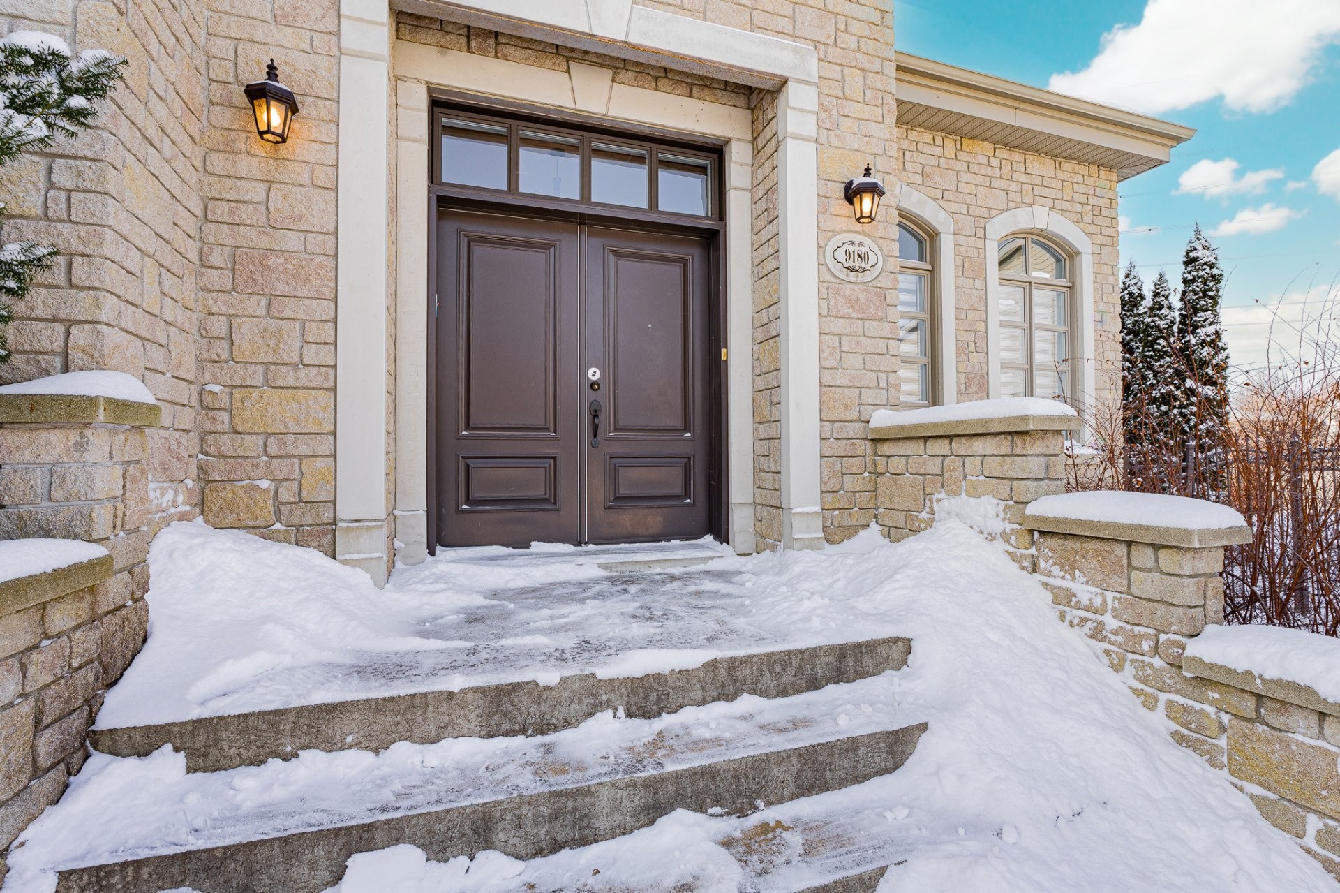 









9180


Crois. Roussel

,
Brossard,




QC
J4X2R2

