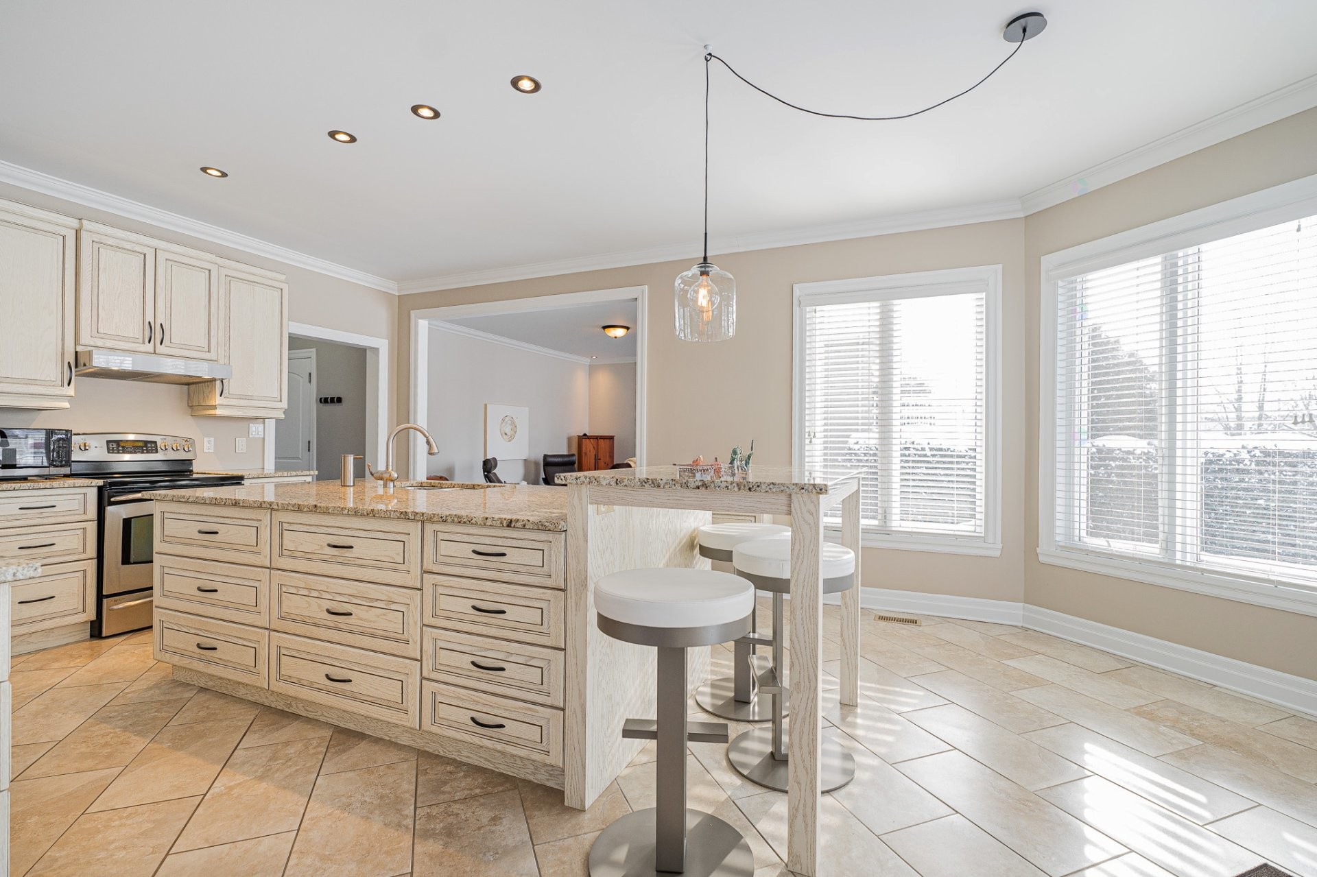 









9180


Crois. Roussel

,
Brossard,




QC
J4X2R2

