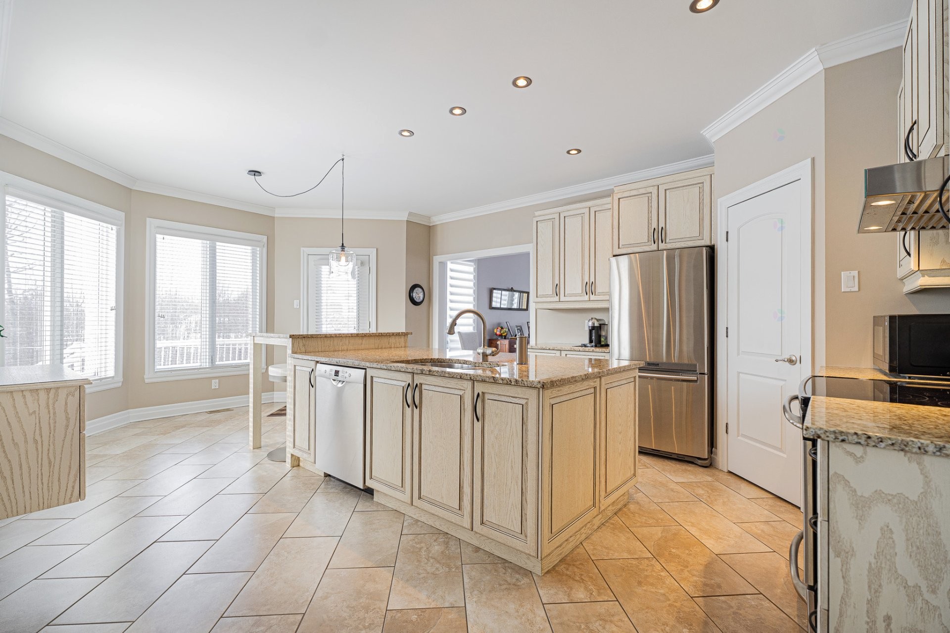 









9180


Crois. Roussel

,
Brossard,




QC
J4X2R2

