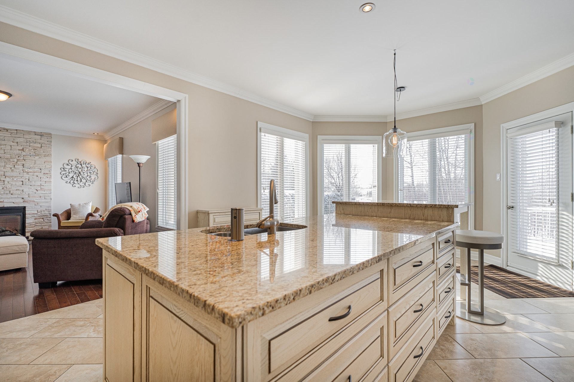 









9180


Crois. Roussel

,
Brossard,




QC
J4X2R2

