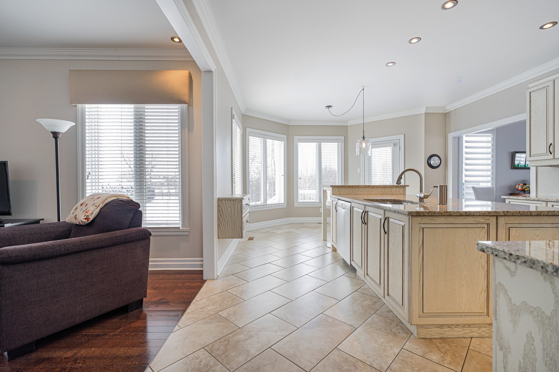 









9180


Crois. Roussel

,
Brossard,




QC
J4X2R2

