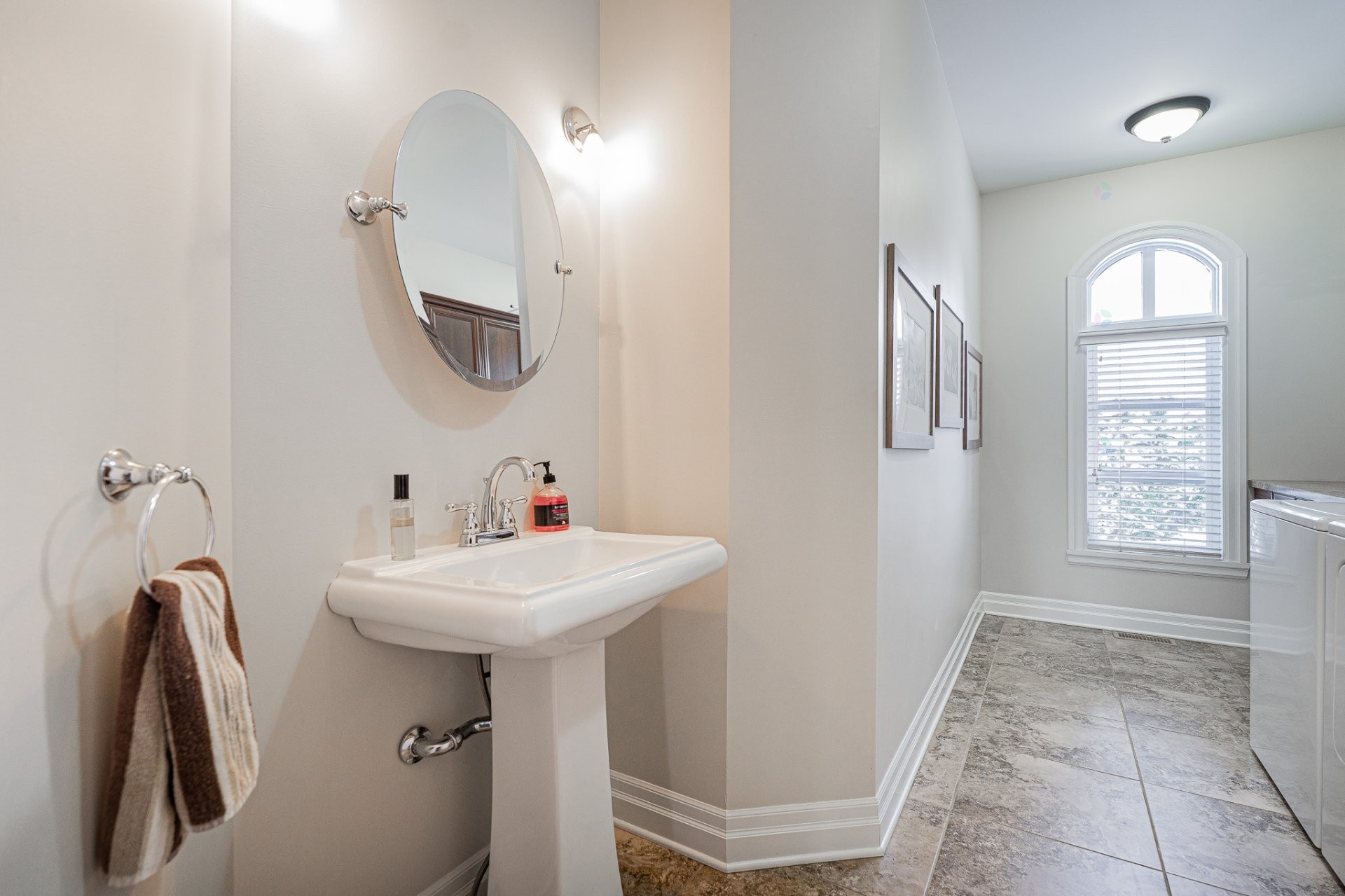 









9180


Crois. Roussel

,
Brossard,




QC
J4X2R2

