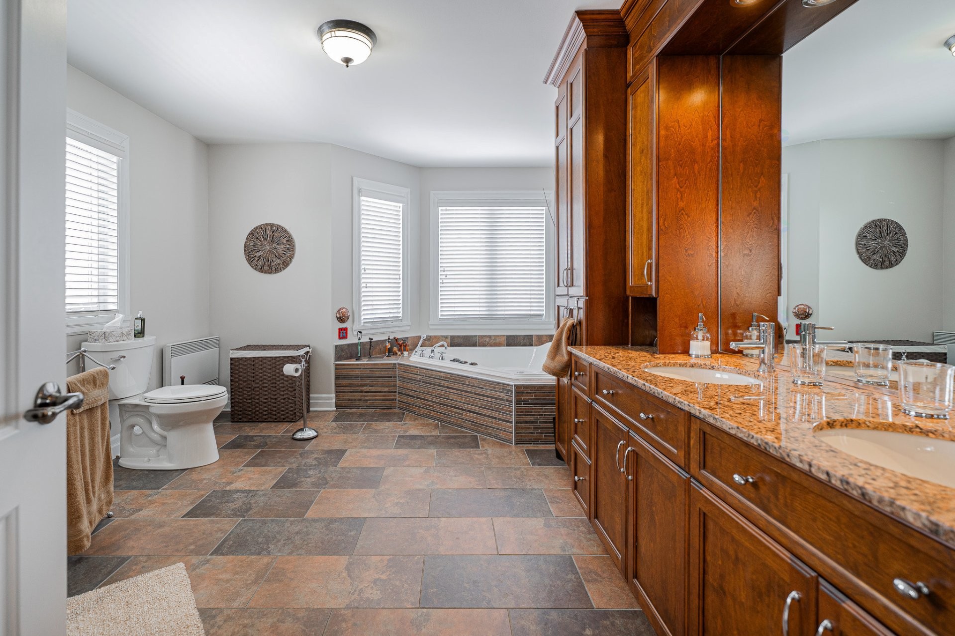 









9180


Crois. Roussel

,
Brossard,




QC
J4X2R2

