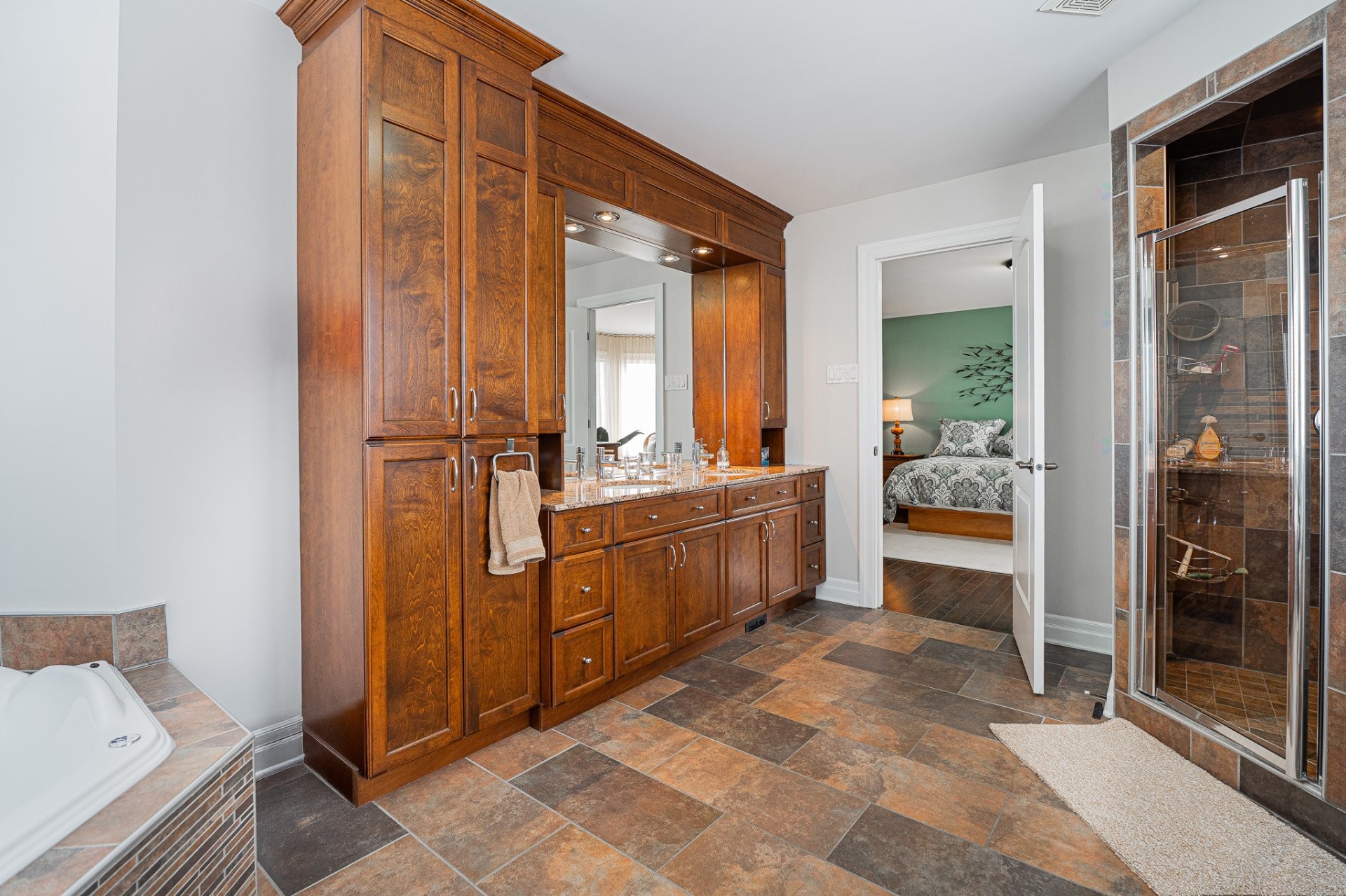 









9180


Crois. Roussel

,
Brossard,




QC
J4X2R2

