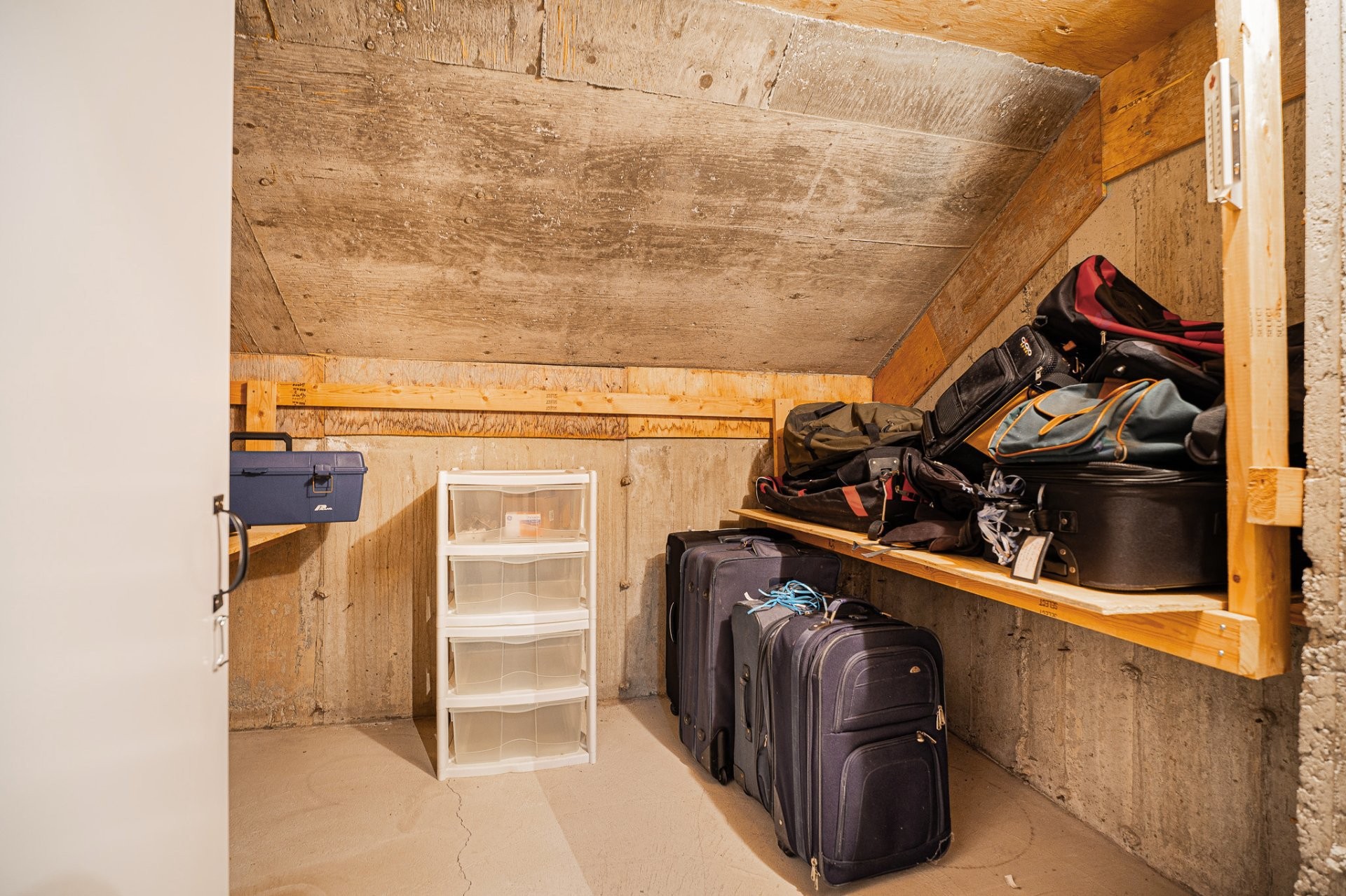 









9180


Crois. Roussel

,
Brossard,




QC
J4X2R2

