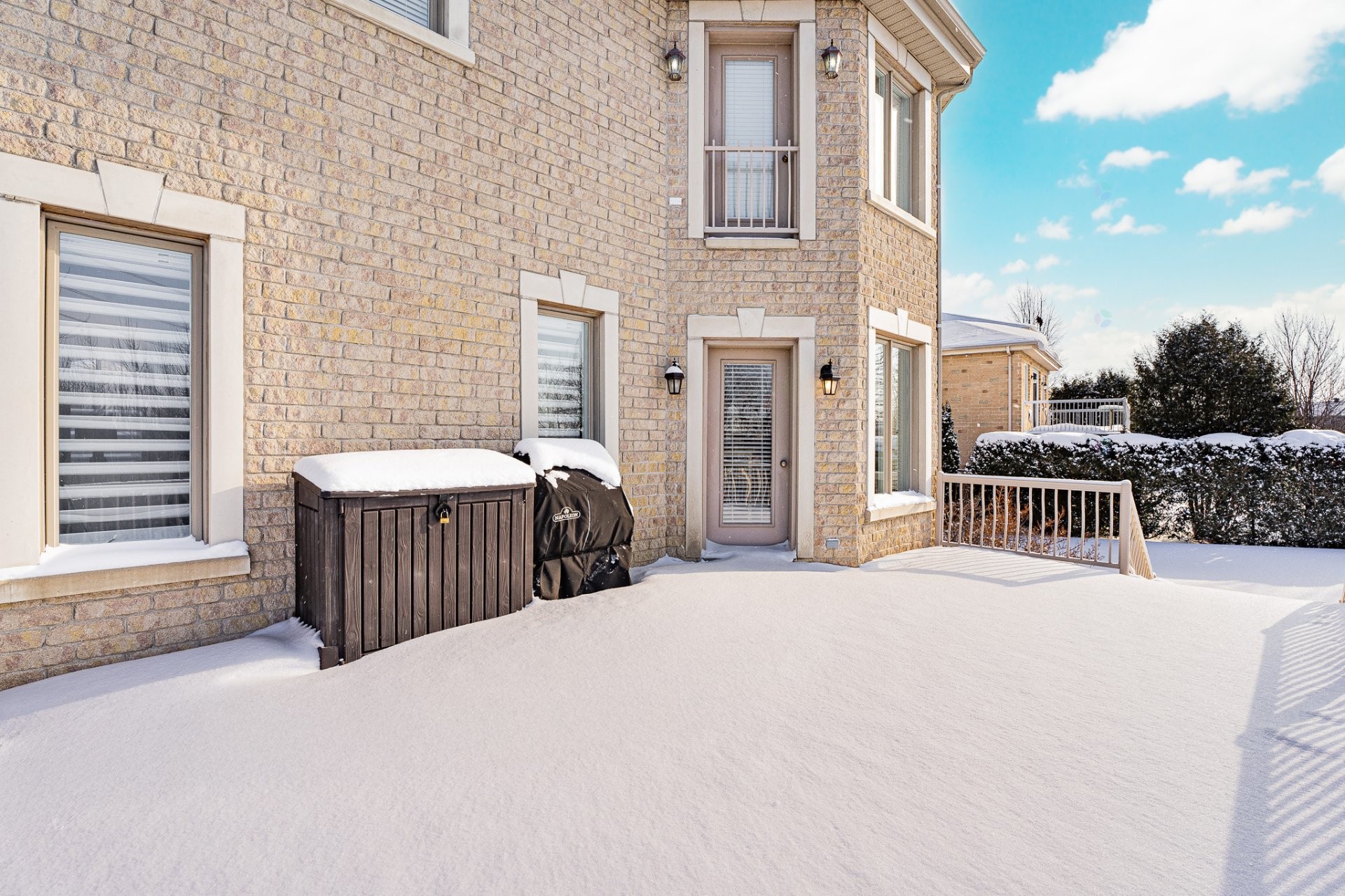 









9180


Crois. Roussel

,
Brossard,




QC
J4X2R2

