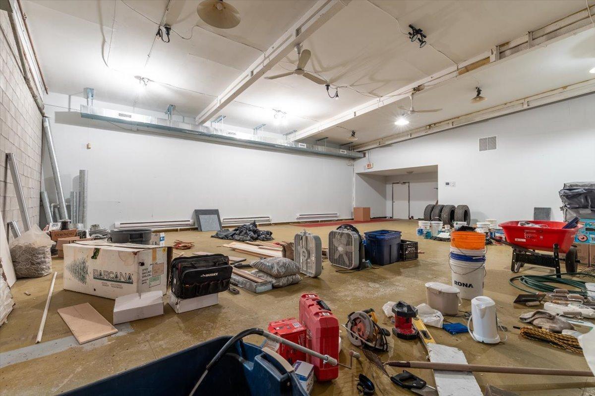 









2110


Av. de l'Église

,
Montréal (Le Sud-Ouest),




QC
H4E1H4

