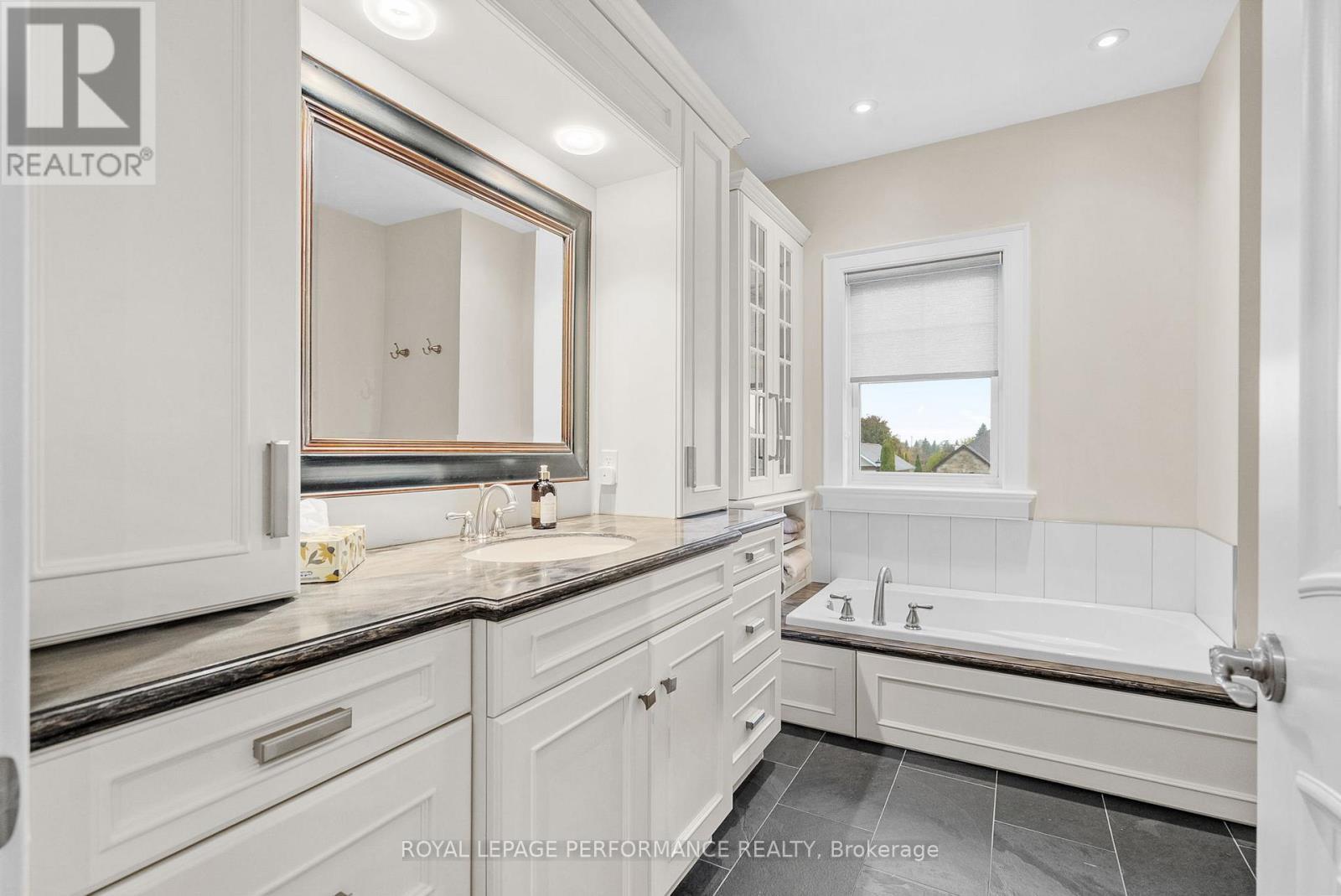 












6721 YACHT BOULEVARD

,
South Glengarry,




Ontario
K6H7N6

