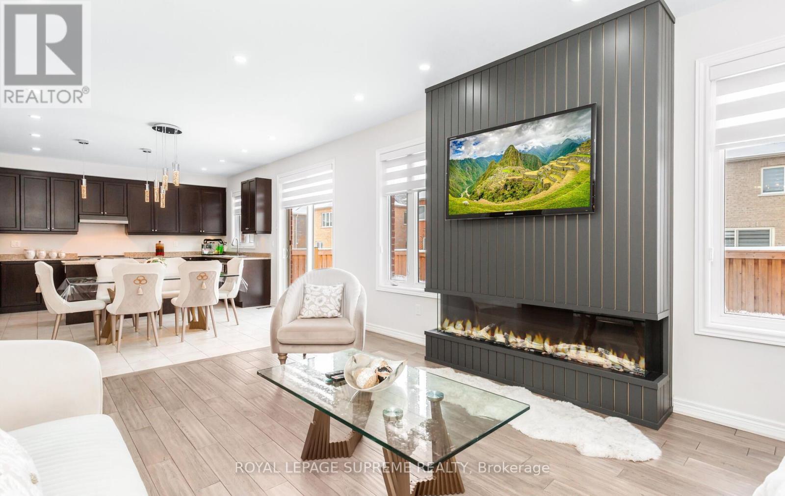 












95 SELBY CRESCENT

,
Bradford West Gwillimbury,




Ontario
L3Z0V3

